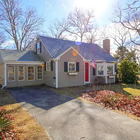 Lofted Cape Cottage By Leavetown Vacations South Yarmouth Exterior photo