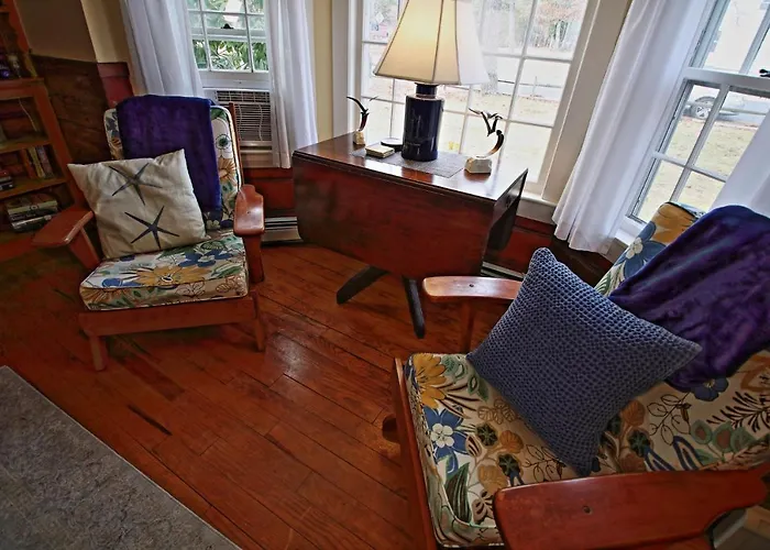 Lofted Cape Cottage By Leavetown Vacations