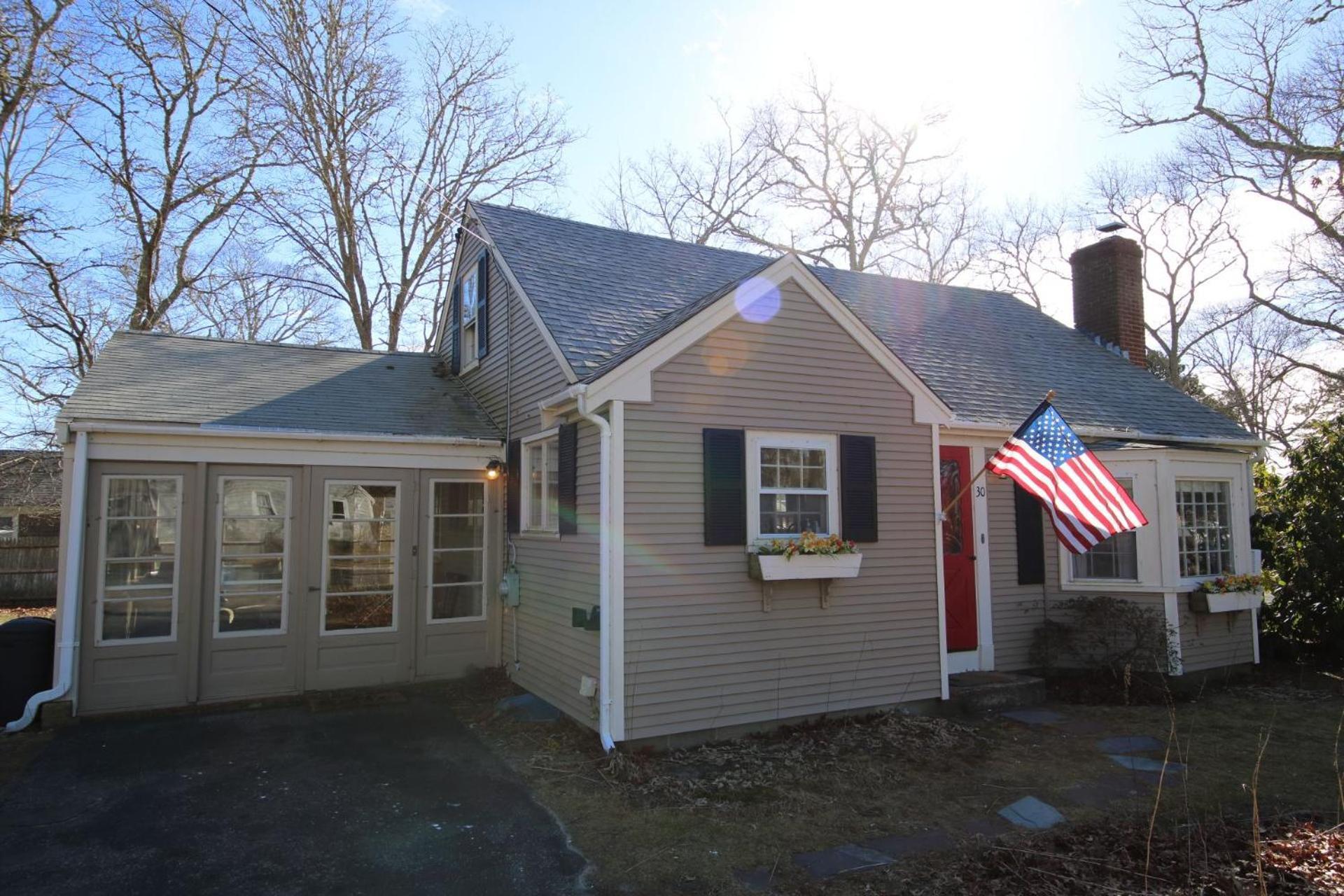 Lofted Cape By Leavetown Vacations * South Yarmouth